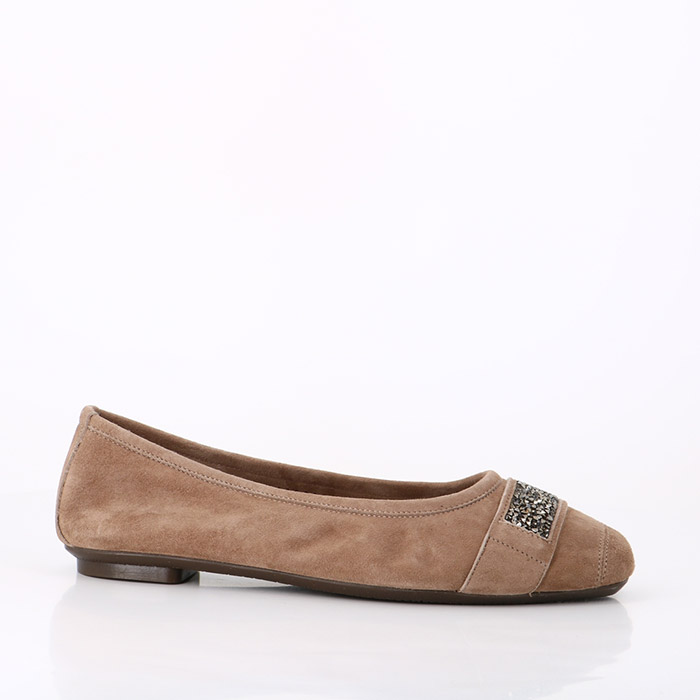 Tong clearance reqins jordan